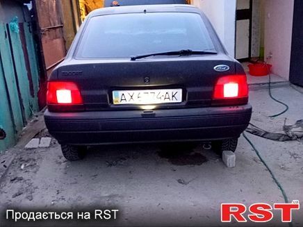 Черный Форд Эскорт, объемом двигателя 1.4 л и пробегом 100 тыс. км за 700 $, фото 1 на Automoto.ua