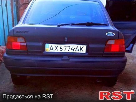 Черный Форд Эскорт, объемом двигателя 1.4 л и пробегом 100 тыс. км за 700 $, фото 3 на Automoto.ua