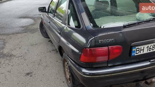 Черный Форд Эскорт, объемом двигателя 1.8 л и пробегом 67 тыс. км за 1800 $, фото 5 на Automoto.ua