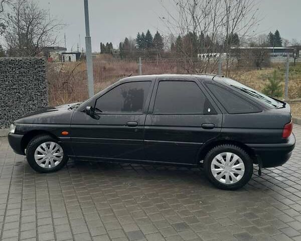 Черный Форд Эскорт, объемом двигателя 1.4 л и пробегом 350 тыс. км за 1450 $, фото 1 на Automoto.ua