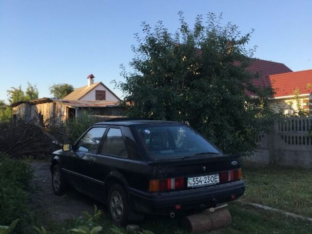 Черный Форд Эскорт, объемом двигателя 1.6 л и пробегом 400 тыс. км за 400 $, фото 1 на Automoto.ua