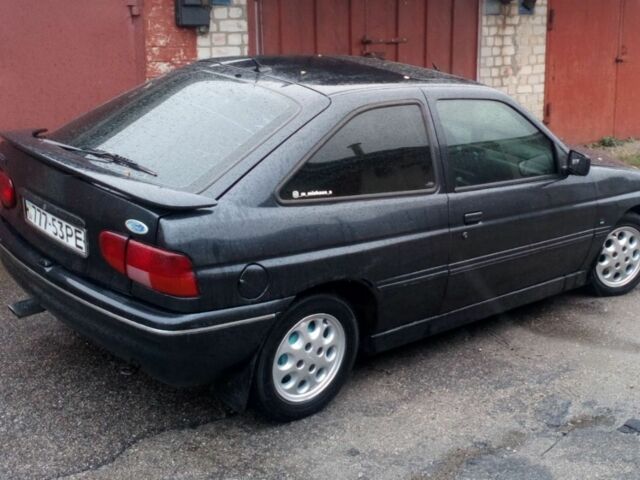 Черный Форд Эскорт, объемом двигателя 2 л и пробегом 1 тыс. км за 1600 $, фото 2 на Automoto.ua