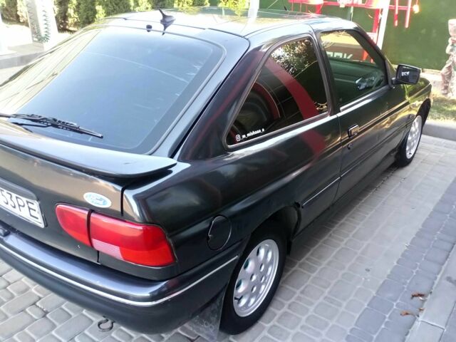 Чорний Форд Ескорт, об'ємом двигуна 2 л та пробігом 1 тис. км за 1600 $, фото 1 на Automoto.ua