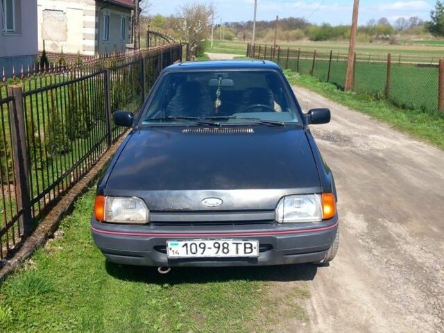 Черный Форд Эскорт, объемом двигателя 0 л и пробегом 135 тыс. км за 427 $, фото 1 на Automoto.ua