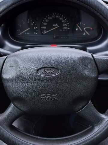 Черный Форд Эскорт, объемом двигателя 1.6 л и пробегом 349 тыс. км за 2000 $, фото 20 на Automoto.ua