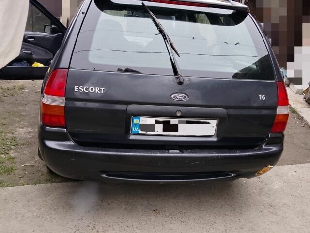 Черный Форд Эскорт, объемом двигателя 1.8 л и пробегом 65 тыс. км за 1800 $, фото 3 на Automoto.ua