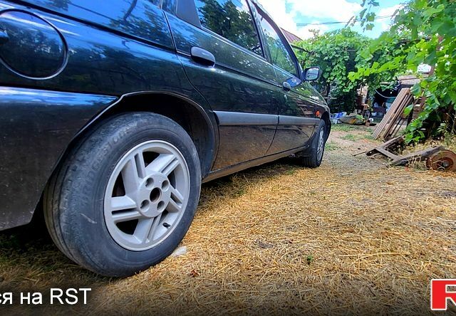 Чорний Форд Ескорт, об'ємом двигуна 1.6 л та пробігом 350 тис. км за 2200 $, фото 4 на Automoto.ua