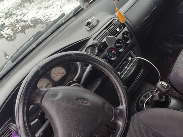 Фиолетовый Форд Эскорт, объемом двигателя 1.4 л и пробегом 300 тыс. км за 1200 $, фото 1 на Automoto.ua