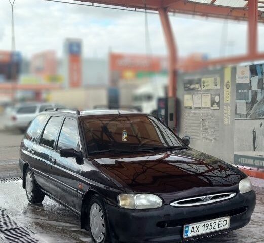 Фіолетовий Форд Ескорт, об'ємом двигуна 1.6 л та пробігом 2 тис. км за 2350 $, фото 2 на Automoto.ua