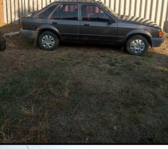 Коричневый Форд Эскорт, объемом двигателя 1.4 л и пробегом 100 тыс. км за 800 $, фото 4 на Automoto.ua