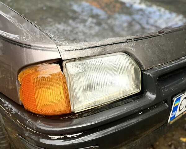 Коричневый Форд Эскорт, объемом двигателя 1.6 л и пробегом 99 тыс. км за 799 $, фото 2 на Automoto.ua