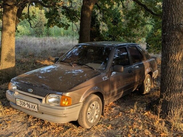 Коричневый Форд Эскорт, объемом двигателя 1.4 л и пробегом 100 тыс. км за 800 $, фото 2 на Automoto.ua