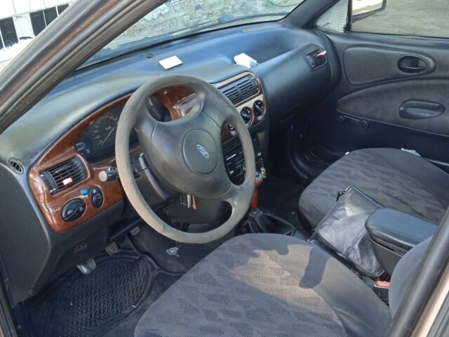 Коричневый Форд Эскорт, объемом двигателя 1.6 л и пробегом 87 тыс. км за 1700 $, фото 3 на Automoto.ua