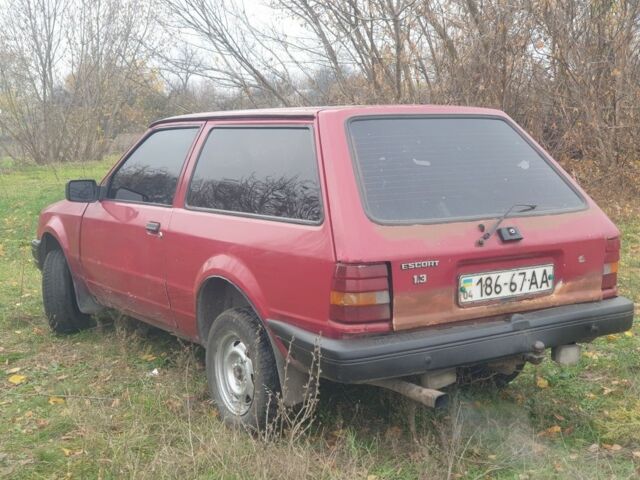 Красный Форд Эскорт, объемом двигателя 1.3 л и пробегом 165 тыс. км за 550 $, фото 3 на Automoto.ua