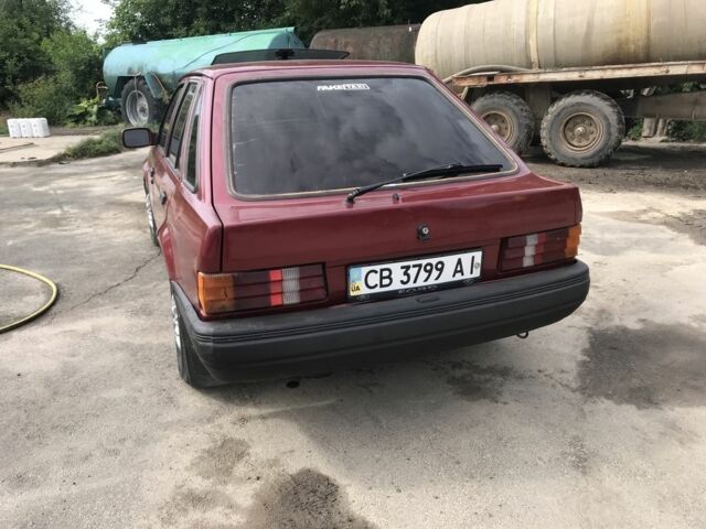Красный Форд Эскорт, объемом двигателя 1.3 л и пробегом 180 тыс. км за 1500 $, фото 2 на Automoto.ua