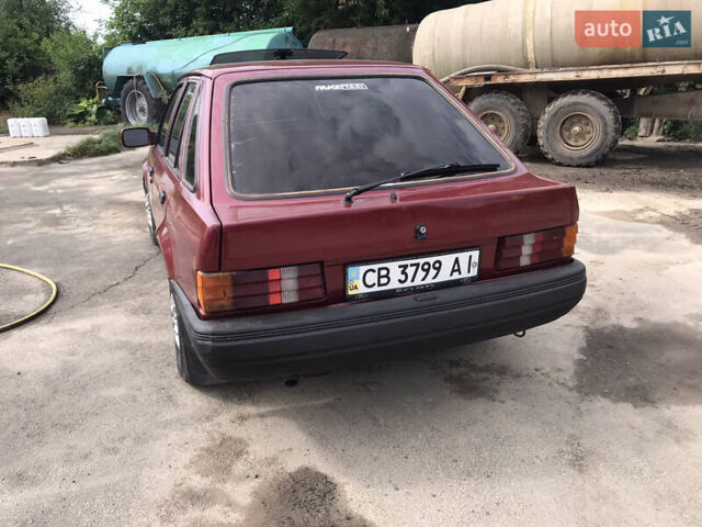 Красный Форд Эскорт, объемом двигателя 1.3 л и пробегом 180 тыс. км за 1500 $, фото 2 на Automoto.ua