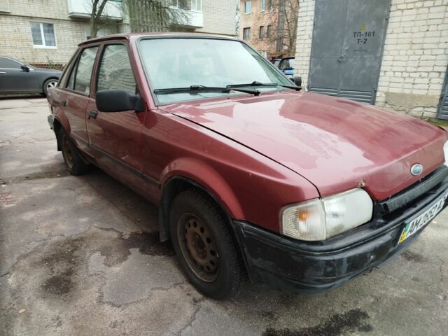 Красный Форд Эскорт, объемом двигателя 1.6 л и пробегом 300 тыс. км за 750 $, фото 4 на Automoto.ua