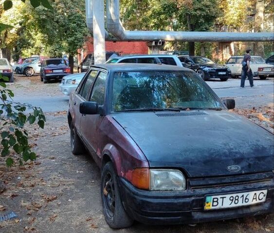 Красный Форд Эскорт, объемом двигателя 1.4 л и пробегом 3 тыс. км за 316 $, фото 1 на Automoto.ua