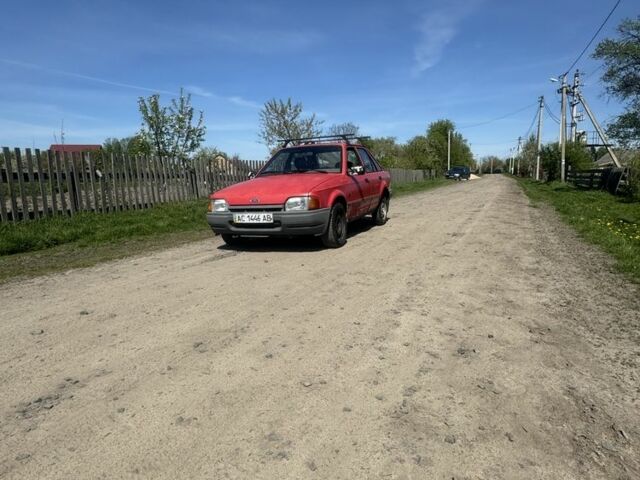 Красный Форд Эскорт, объемом двигателя 1.3 л и пробегом 300 тыс. км за 420 $, фото 1 на Automoto.ua