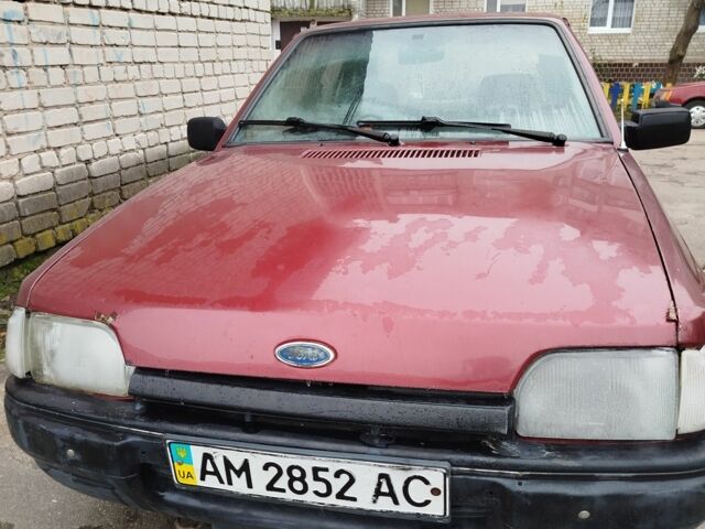 Красный Форд Эскорт, объемом двигателя 1.6 л и пробегом 300 тыс. км за 750 $, фото 2 на Automoto.ua