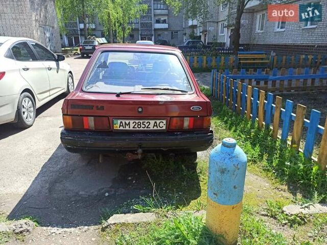 Красный Форд Эскорт, объемом двигателя 1.6 л и пробегом 300 тыс. км за 800 $, фото 4 на Automoto.ua