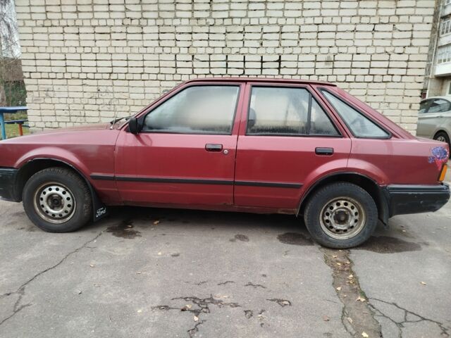 Красный Форд Эскорт, объемом двигателя 1.6 л и пробегом 300 тыс. км за 750 $, фото 1 на Automoto.ua