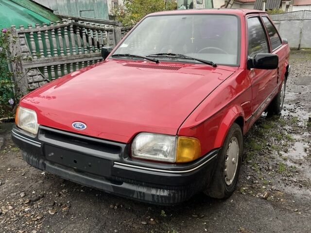 Красный Форд Эскорт, объемом двигателя 1.4 л и пробегом 170 тыс. км за 300 $, фото 1 на Automoto.ua