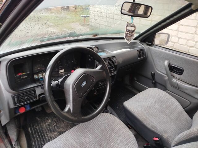 Красный Форд Эскорт, объемом двигателя 1.6 л и пробегом 300 тыс. км за 750 $, фото 7 на Automoto.ua