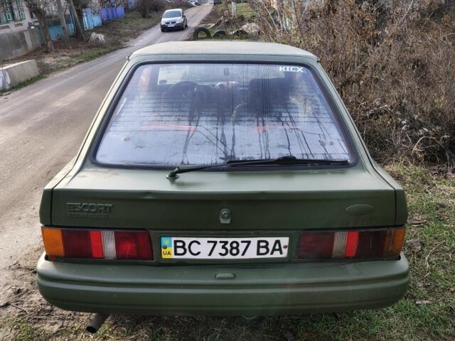 Красный Форд Эскорт, объемом двигателя 0 л и пробегом 200 тыс. км за 592 $, фото 3 на Automoto.ua