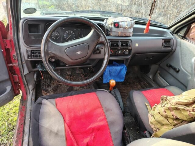 Красный Форд Эскорт, объемом двигателя 0 л и пробегом 200 тыс. км за 592 $, фото 4 на Automoto.ua