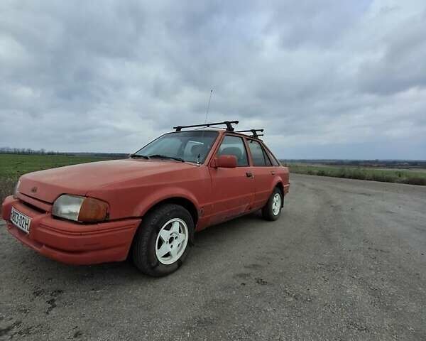 Красный Форд Эскорт, объемом двигателя 0 л и пробегом 60 тыс. км за 713 $, фото 5 на Automoto.ua