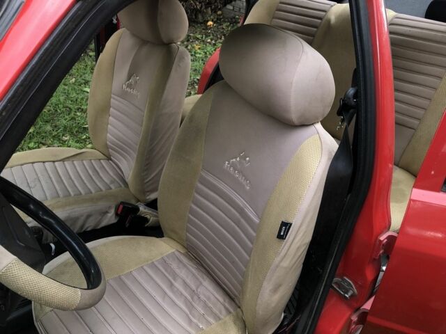 Красный Форд Эскорт, объемом двигателя 1.6 л и пробегом 70 тыс. км за 900 $, фото 4 на Automoto.ua