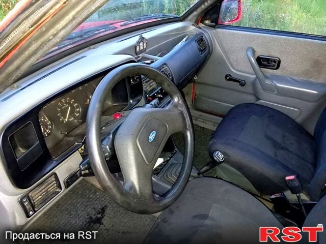 Красный Форд Эскорт, объемом двигателя 1.4 л и пробегом 321 тыс. км за 1500 $, фото 4 на Automoto.ua