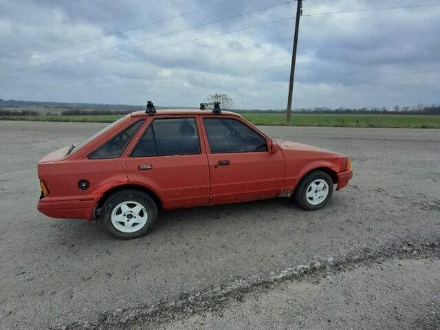 Красный Форд Эскорт, объемом двигателя 0 л и пробегом 60 тыс. км за 713 $, фото 2 на Automoto.ua