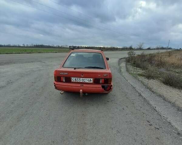 Красный Форд Эскорт, объемом двигателя 0 л и пробегом 60 тыс. км за 713 $, фото 2 на Automoto.ua