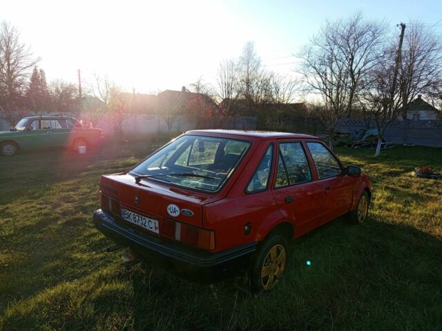 Червоний Форд Ескорт, об'ємом двигуна 1.4 л та пробігом 333 тис. км за 700 $, фото 2 на Automoto.ua