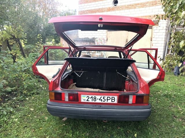 Красный Форд Эскорт, объемом двигателя 1.6 л и пробегом 70 тыс. км за 900 $, фото 2 на Automoto.ua