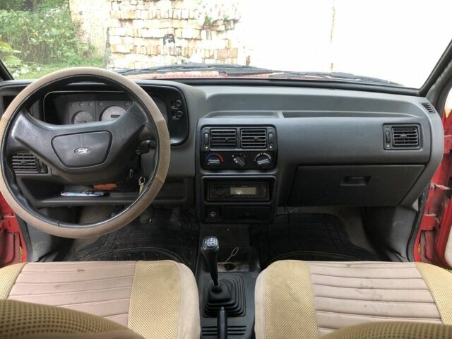 Красный Форд Эскорт, объемом двигателя 1.6 л и пробегом 70 тыс. км за 900 $, фото 3 на Automoto.ua