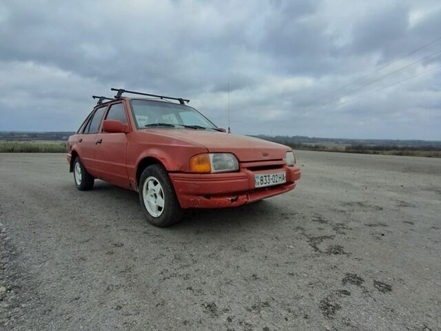 Красный Форд Эскорт, объемом двигателя 0 л и пробегом 60 тыс. км за 713 $, фото 1 на Automoto.ua