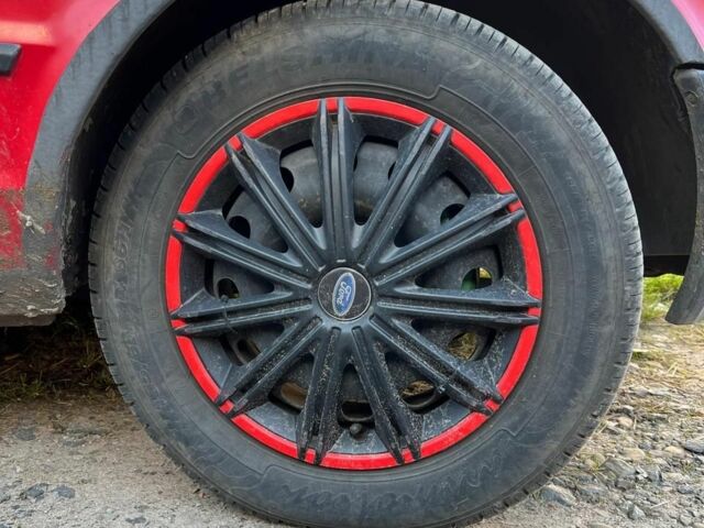 Красный Форд Эскорт, объемом двигателя 1.6 л и пробегом 250 тыс. км за 950 $, фото 5 на Automoto.ua