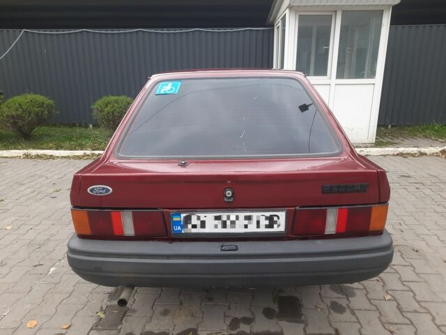 Красный Форд Эскорт, объемом двигателя 0 л и пробегом 36 тыс. км за 1000 $, фото 2 на Automoto.ua