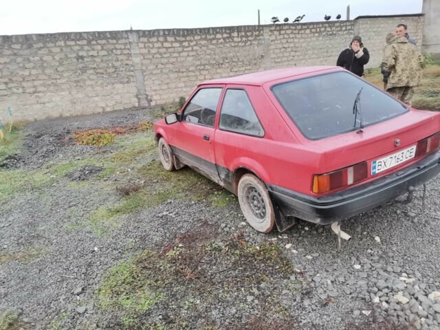 Красный Форд Эскорт, объемом двигателя 1.4 л и пробегом 300 тыс. км за 650 $, фото 1 на Automoto.ua