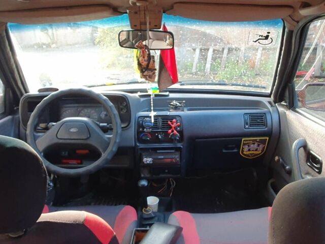 Красный Форд Эскорт, объемом двигателя 1.4 л и пробегом 400 тыс. км за 1300 $, фото 3 на Automoto.ua