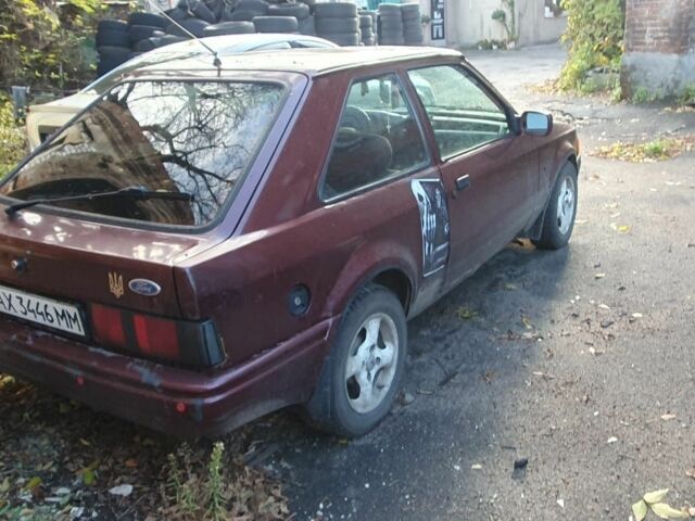 Красный Форд Эскорт, объемом двигателя 1.4 л и пробегом 400 тыс. км за 1300 $, фото 2 на Automoto.ua
