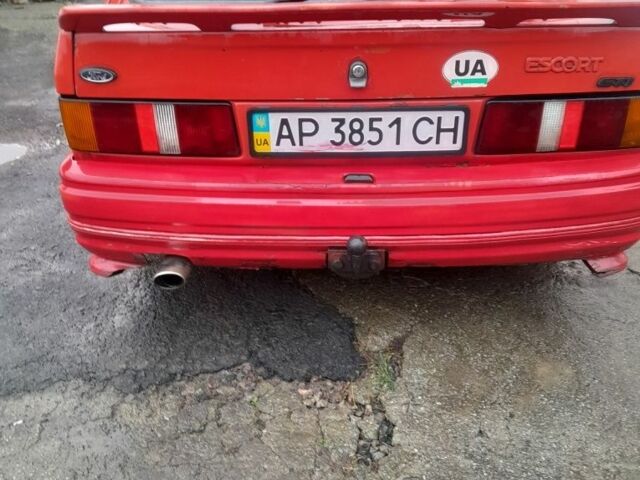 Красный Форд Эскорт, объемом двигателя 1 л и пробегом 120 тыс. км за 710 $, фото 4 на Automoto.ua