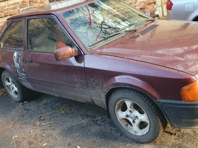 Красный Форд Эскорт, объемом двигателя 1.4 л и пробегом 400 тыс. км за 1300 $, фото 1 на Automoto.ua