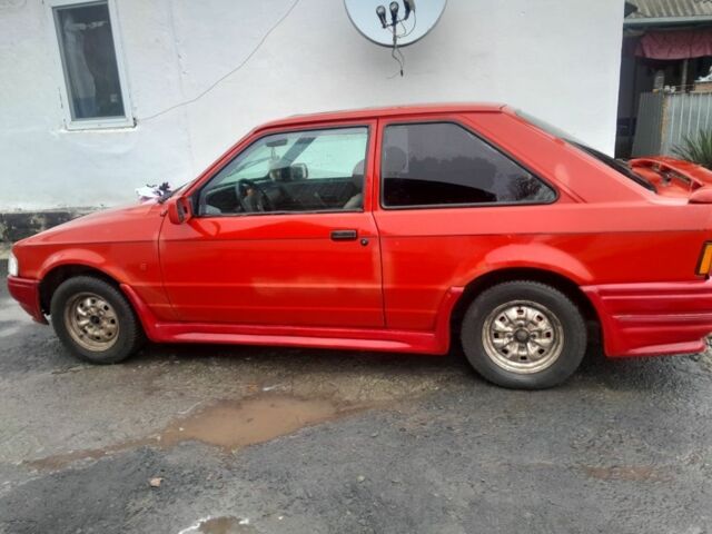 Красный Форд Эскорт, объемом двигателя 1 л и пробегом 120 тыс. км за 710 $, фото 3 на Automoto.ua