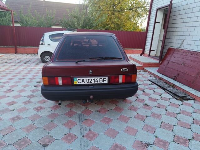 Червоний Форд Ескорт, об'ємом двигуна 1.4 л та пробігом 230 тис. км за 900 $, фото 2 на Automoto.ua