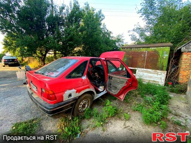 Красный Форд Эскорт, объемом двигателя 1.4 л и пробегом 100 тыс. км за 650 $, фото 4 на Automoto.ua