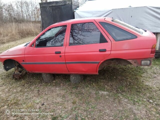 Красный Форд Эскорт, объемом двигателя 0 л и пробегом 111 тыс. км за 294 $, фото 1 на Automoto.ua